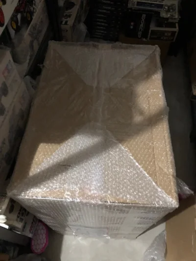 超级大，放在储物室能挡住了过道的那种，包装真是无懈可击的，感谢挖煤姬工作人员的认真负责，我觉得这包装做得真是宇宙第一无敌好的。非常稳妥，即便是这么大的包裹，在运输途中我也是丝毫不必担心损坏问题的，崭新到手，很棒很好，very good！