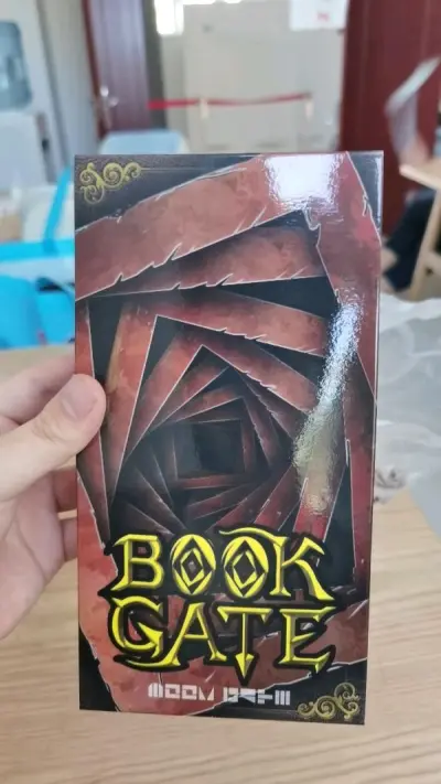 等了大半年时间，总算在煤炉上找到了心心念念很久的带包装的门之书奇幻驾驭书，以及200多价格的圣刃舞台剧究极巴哈姆特书。物流很快，没有被收税，真的是太棒了