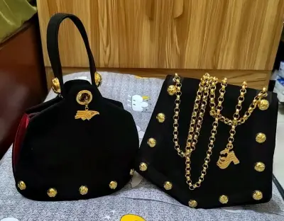 在挖煤姬买的菲拉格慕高跟鞋系列中，古包和LV限量款的单宁雾霾蓝到了.真的好漂亮，好喜欢呀，简直可以说菲拉格慕就是收藏品啦，真的真的好漂亮，没忍住，拍了很多好看的照片