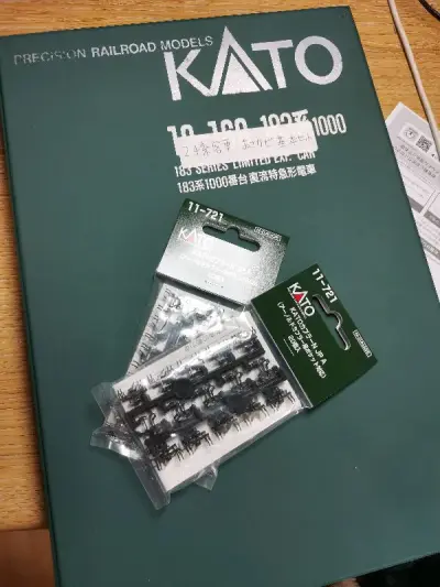 很好的寝台特急朝风，虽然是垃圾成色，架不住便宜量大。收到喜欢的款式很开心，连吃了三大盒小火车，爱来自瓷器（bushi