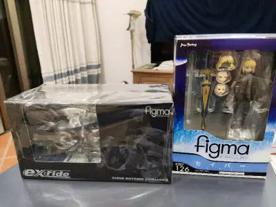 第四弹figma，雅虎拍到好价全新西装saber
老素体，脸有点幼，不过西装整体很酷，没有铠甲裙子，可动也是很不错的
配合机车真的帅呆了