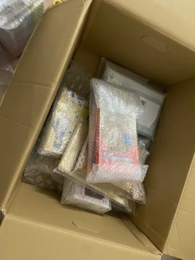 第一次在挖煤姬这里下单，以前都是找代购，代购费好挺贵的。本来很担心，回来发现包装很好，没有损坏。但是有碰到无良商家。防不胜防啊，这个夜没办法，整体还是很好。