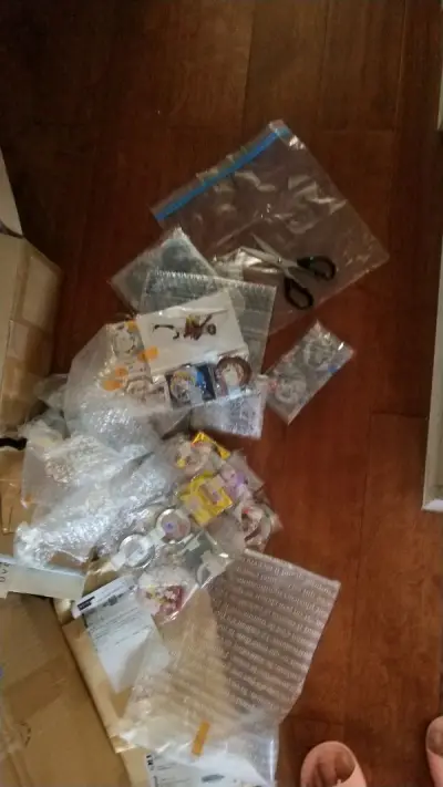 这次超luky没有被海关抽查！挖煤姬给箱子空隙的地方放入了泡泡纸，打开箱子就是放满的泡泡纸，也没有漏发货，五星好评。