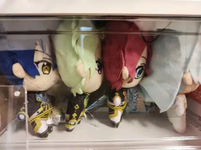 这次走的是ems，感觉速度上和ep差不多，快上一两天吧。很顺利，买了四个丑娃，没有被税！娃娃成色很好，很漂亮！园一队终于收齐了。