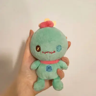 一如既往的好 这次买了一些小卡和公仔 切卡速度超快 用很低的价格就买到了狗哥的闪卡 服务到位 寄回来的包裹包装严谨 即使最近下雨 包裹也没有被水泡变形 收到的箱子四角尖尖 盒控表示很满意