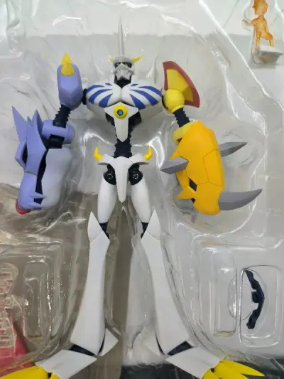 今天收到数码宝贝模型玩具我们的战争游戏奥米加兽，个人感觉肩膀的两个小人太给力了，很帅，还原剧中，哈哈，挖煤姬yyds