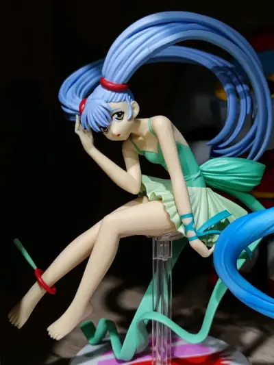 挖煤姬的晒单分享～星野琉璃，景品素质，PVC材质，比例1/8，2006年出品，底座是nadesico的标志，整体来说素质不错，作为穿便服的琉璃手办在那个年代更加少见。