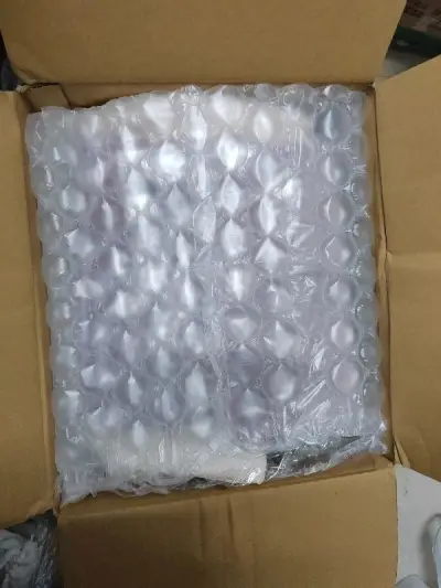 之前在挖煤姬买过谷和唱片，这次试试买衣服。一共买了四件grl的衣服，惊喜发现挖煤姬有与grl的合作，购物手续简化不少。代购下单很快，岛内物流大概两三天左右。衣服重量正好卡在2kg以下，于是国际物流选了ep小航空件，时效一周左右，比口罩时期快多了。就是中间被税了? 不...