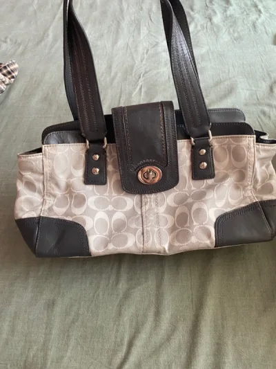 使用挖煤姬已经一年多喽，淘了已经数不清出多少只中古包了，每次都很满意。除了防控的那几个月，国际邮政也还是很快的。