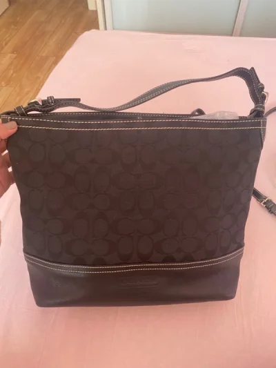 竟然淘到成色这么好的一只！容量又能装，上班的东西一股脑扔进去也不带怕的，真滴的很不错，物流也快，软件很靠谱?