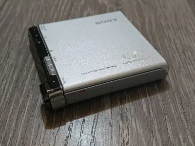 索尼MD末代机王MZ-RH1到手 机器虽然是二手的 但是品质依然不错 十几年了还是杠杠的音质 非常喜欢哦 已经是挖煤姬的老买家咯，会一直回购的哈！谢谢…