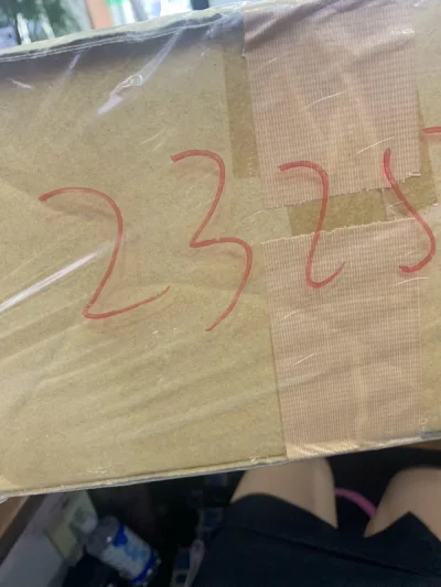 等了一个月终于拿到手啦 很漂亮的衣服和外套 每次都能在这个上面淘到各种不错的好物！心情美美哒 ！❤️