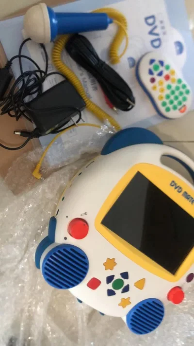 因为没什么过于易碎的，箱子里的玩具到了都是完整的，整体成色还是都不错的，dvd机还需要再送去修一下，dvd碟片暂时还没试能否正常播放，外观成色都没问题，打包还是需要加强一下，都包的比较简单，如果暴力运输或者稍微易碎一点应该是顶不住的