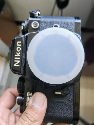 同样的价格，挖煤姬可以选到更好的，虽然有小磕碰，但是不影响使用，我很满意！
摄影师的半专业旗舰机，比fm2方便！