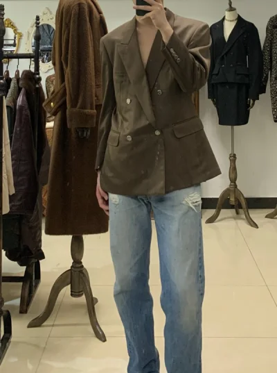 实际尺寸比卖家标注的尺寸要大一点，但很巧的是刚好变成了我能穿的尺码！真的超级开心！原本以为只能收藏！现在能自己上身啦！体验感upup！