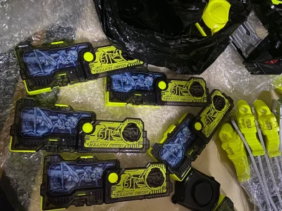 运输过程还算比较快！成色也还行，包装程度一般，链接里没写有多少个dx多少个扭蛋盒蛋，到手一看到5个扭蛋盒蛋还是有点小失望的，但算了，还有另外5个dx，同时起码腰带没有问题，联动正常！算勉强可以接受了！！！