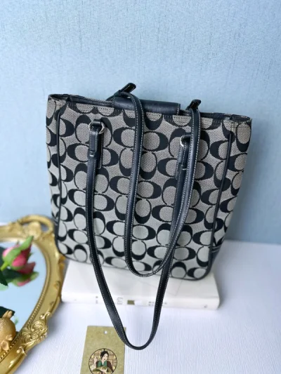 又又又又买到了心仪的包包?嘿嘿~~~挖煤姬真是太棒了！一站式代购，全程方便又快捷！下单以后只需耐心等待！