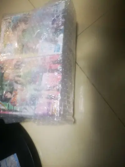 包装包的用心外面是泡面纸里面用袋子两本装在一起 书也没有被磕碰到 特典夹在书里面也是全新的！走ems速度也很快我真的超爱！?