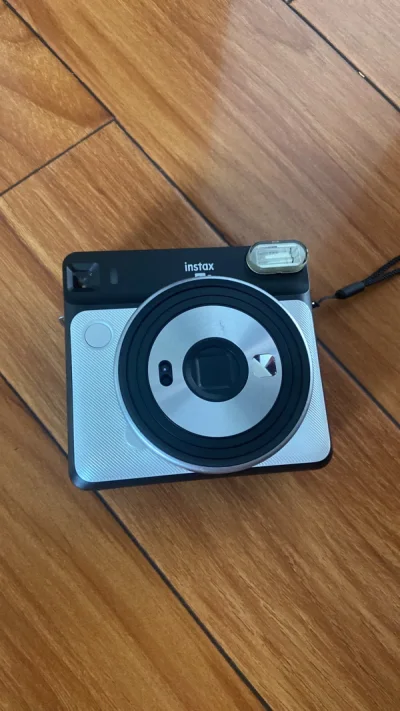 在这个平台已经购买了超多东西！这次购入的是两个拍立得和几个相纸，走的海运，大概一个月，顺利送达！包装的很不错！和卖家描述一样，功能正常，成色比较新，很不错！还会继续支持！