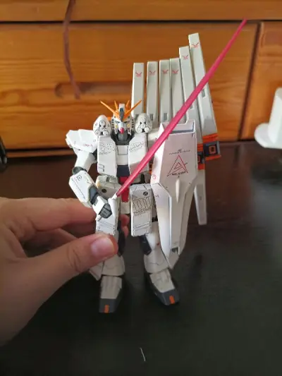 第一次从日本购买mia高达系列
这是万代比较早期的产品 素体比例看着的确不如现在的产品完美。但是老玩具还是有自己独特的魅力
这款mia牛高达。配件多 柔韧度强 和现在的万代产品比 质量堪称百摔不烂
还没了其他带盒的mia高达 真是惊喜 又可以摆满满一柜子了。
这次任...