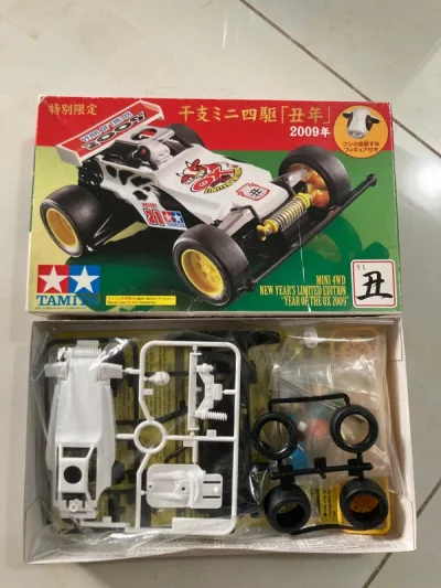 非常卡哇伊的小车，以12生肖为主题，搭配复古的rc车型，粗旷之中带有细腻。每年一款，对应相应年限的生肖，不得不说，田宫抓住了国人的胃口，不论是收集党，还是本命生肖档，都非常适合入手一款。这次买到的是猴子和牛，猴子俏皮，车壳颜色也很调皮，搭配起来非常完美。小牛车透露着...