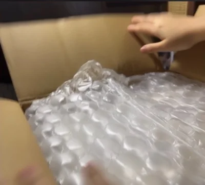 了解到挖煤姬的时候正好赶上txt日本回归，美美一波切完几乎所有的卡片回来咯！以前都是找代切但是实在太慢了，还要看代切的眼色…挖煤姬自己下手实在太舒爽了！切卡无时差，汇率也很好，选了ems居然三四天就到货了，速度快到惊人！加的填充物也很厚实，非常有安全感。已经在美美屯...