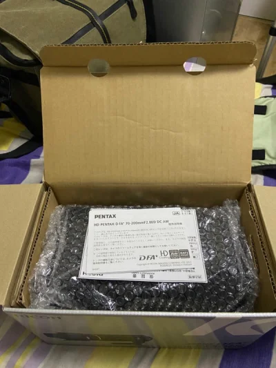 这个镜头是宾得最好的镜头了，画质很棒，好成色国内要么太贵，要么不好买。无意中发现了这个，果断拿下，简直太棒了！