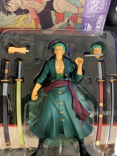 大爱索隆，尤其这款pop sa索隆，简直经典，各种重涂让这款索隆玩法多样
这次买到还很新，整体基本无蹭漆