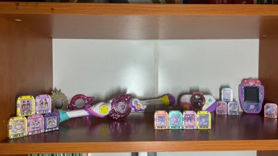 由于高考原因 还就没用了 这次一下买一堆 还是很划算的 女孩战士第五部玩具 挚友战士闪耀能量玩具来一波展示 喜欢日本海外购物的朋友就应挖煤姬哦 不用翻墙 也不用自己联系物流公司 挖煤姬帮你解决一切！