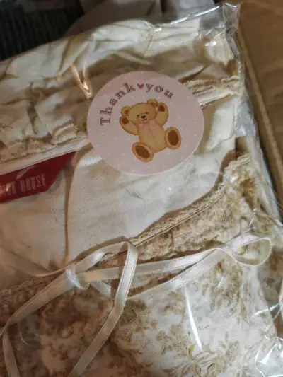 这次也是买了点中古的衣服，价格都很好，状态也都超级好，还有吊牌和备用扣。挖煤姬买东西很放心，不会有漏发少发。箱子到手也很完整，没有破损。时效也ok非常便利