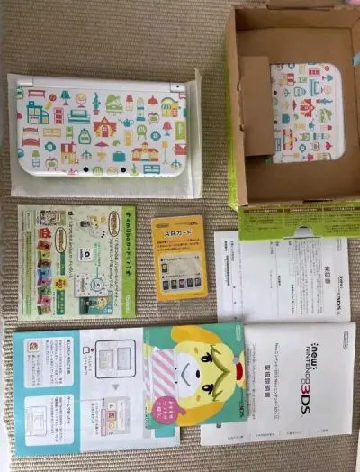 new3dsll动物森友会家园设计师限定，这款限定真的很漂亮，机子是雅虎日拍上淘的，卖家描述真实，很不错！