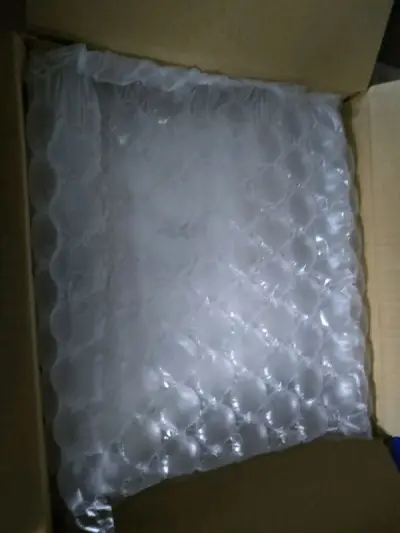 第一次用ems！航空小件改为要填实际金额之后就不方面用了所以选了ems试试，速度真的超乎想象的快，5天就收到了！！价格也还算合适，比航空小件稍稍贵一点(但也不是不能接受，下回还用ems！