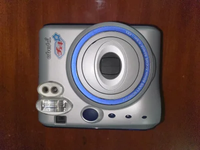 买了宝丽来胶片相纸 还是停产的相纸 成色很棒 还有一台拍立得sq6 成色很新 跟卖家描述一致 谢谢挖煤姬 走的ems 很快 大概一周不到