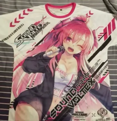 在挖煤姬购物十几次了，这次我在挖煤姬日淘APP上购了两点小东西，非常满意这次购物体验。首先，APP界面非常简洁明了，让我很容易地找到我想要的商品。其次，代购服务非常快捷，我下单后不到两周就收到了商品。最重要的是，商品的质量非常好，亚克力立牌无伤，衣服印花清晰颜色鲜艳...