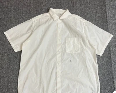 nanamica经典的牛津棉衬衫，国内代购都1200以上，挖煤姬全新800左右拿下了。彻底解决了广东夏天的通勤问题，有机会再拿下其他颜色的。