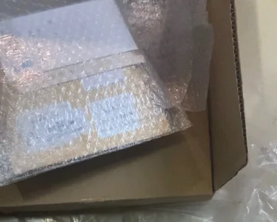 已经是第四次从挖煤姬日淘下单买东西了！头一回走ems，果然很快！合单后减重好多！包装得也很好，裹了好多泡泡纸所以收到后很安心！盒子八角尖尖，物流很快。yhm也没有诈骗发货，总的来说这一次也是一次非常愉快的购物体验了！快乐挖煤买到好价纸片！客服现在排队时间短多了，有疑...