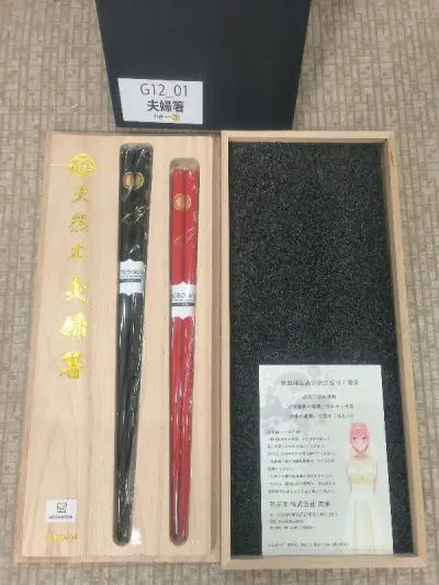 精美的造型 精致的筷子 一盒两双 和老婆一起吃饭是什么感觉 哇 一桌子人 十双筷子 今天一双 明天一双