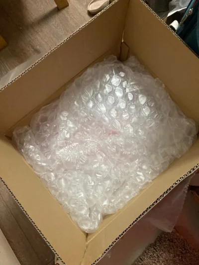 现在到上海的船还蛮稳定的，差不多2周航行时间，就送入海关了！这次买的东西比较抛，包装是一如既往的让人安心！