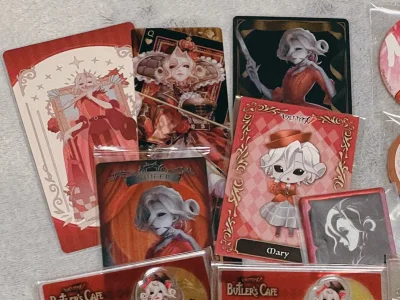 运气好好没被税哈哈，最近合单感觉很快，物流也比之前快了，东西可以非常迅速的拿到手真好?夫人超美丽，还有一个挂画忘记拍了，立牌和纸片都有好好夹在纸板里再裹拍拍照，辛苦打包的师傅了?