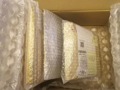 第四次海淘依旧很成功！！！包装特别好，特别踏实，所有CD均没有磕碰，特别放心，而且没想到连四次都没有被税！！开心呐！！小众乐队的CD淘过来真的是满满的成就感和满足感呐，哦吼！