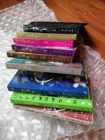 为了设定集买的DVD，感觉也是少见hhh，虽然价格很便宜但是不幸设定集不全，少了一本，然后就是马戏团DVD的卖家非常让我惊喜，这个价居然包含了特典，超开心，虽然是为了资料集买的结果不是我想要的，但一点都不后悔买了它