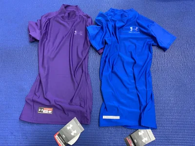 1.买到了啥
最得意的是，古早安德玛DNA系列湖蓝色紧身衣，名副其实的“第二层皮肤”，特有绸缎质感面料，兼具卓越的柔韧性、支撑性和压缩力；特有5厘米高领，剪裁贴身立体，衣摆有标签牌，用于记名，以便区分衣物归属。
2.购物体验
千万不要忘了，挖煤姬还有轻便的微信小程序...