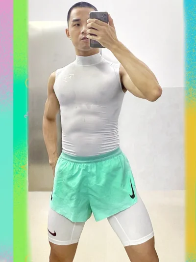 1.买到了啥
绝版Spiral系列男子竞速泳裤，ARN-3502:L码藏青色x蓝色*1，全新带吊牌未试用+外盒。由Desente迪桑特研发特有减少流水阻力的丝光面料，紧贴并压缩身体使体表线条趋向于流线型，帮助提高游泳选手的比赛成绩。
2.使用体现
使用过方觉惊艳惊叹...