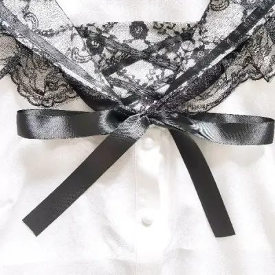 新品蕾丝水手领衬衫
材质与之前的短袖相比更轻薄了
我觉得不错 去年夏天买了两款都不太透气……
mars的设计一直都特别可爱
就算面料做工不是最好的
也依然是所有地雷系品牌中我最喜欢的