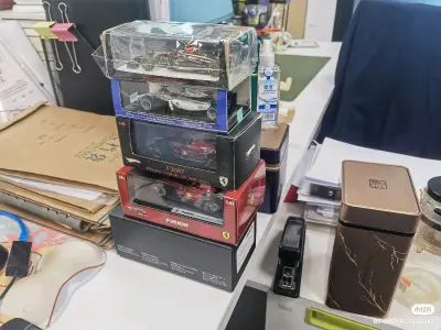 挖煤姬我又来了！多台车合单加洞洞鞋5天到家。没有任何运损，平安！分别是风火轮F2007+2008莱科宁，F175勒克莱尔，Fw36白胎博塔斯，E22马球王签名版，挖煤姬打包很好，国际运费还多退少补，真的很有诚意，爱了爱了换平台了不用猫猫头了（任务完成）