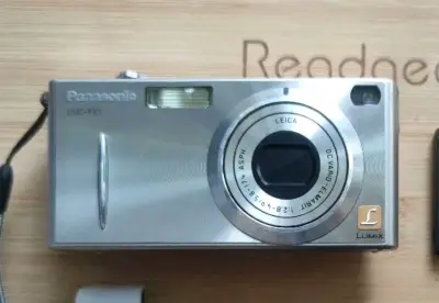 这次买的几台相机，包括松下fx1,奥林巴斯ep1,奥林巴斯fe5050,这几台相机已经十几年了，但是没想到，挖煤姬居然可以买到这么新的相机，好满意?开心?