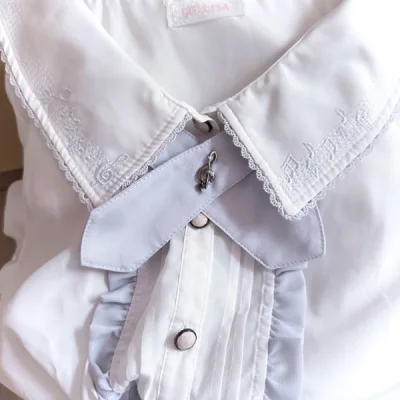 看见了喜欢的lizlisa中古衬衫秒下单了 很快就拍到了！！挖煤姬的合单功能很好用~就是希望审核能够更快一点！审核之后基本是秒发货 半个月就到了 包装特别好很严实 很喜欢衬衫QAQ