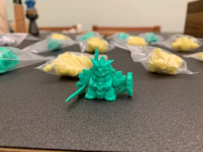 感觉不错，看到这个商品挺惊喜的，想要这个很久了，在其他平台如果要买这一套好几只扭蛋的话运输价格会比较好，用日淘任你购的竹蜻蜓快递又快又便宜！效率高，还便宜！开箱后打包得很好，东西都保护得好好的，看图吧，中间这只绿色的就是我最喜欢的一只！