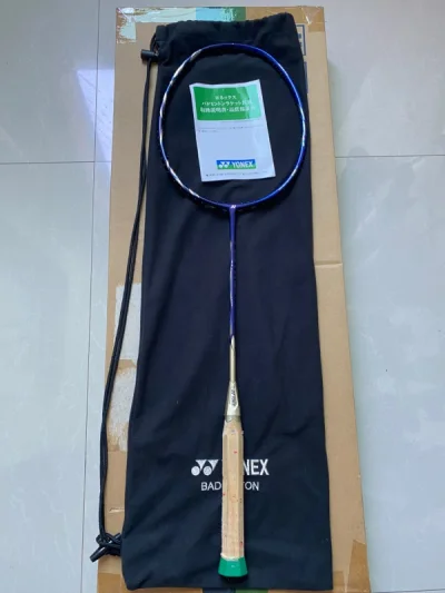 好媳妇送的提前一个世纪到的生日梦想拍：程久久
的寓意，桃田的信仰，对我超级有意义的一把拍子
用过室友3u的，打感超级好无愧于〝最强单打拍〞
的称号，真。想怎么打就怎么打，进攻比起z2是不
- 样的，更暴力更爆炸，握在手里感觉能力爆棚，
但是3u确实负担大不能长时间续...