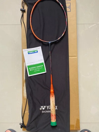 感觉比二姐夫和100zz好上手很多，可能是我为
了配橙色的线用的80p，感觉有点软了，感觉磅数
不太够(26）。后面查了一下说80p就是有这个
软和掉榜的问题，下次换成80试试吧。
颜值方面漆水很亮，个人感觉好行。3u感觉不到
很重，可能是因为没有去底(黄林丹3u挥...